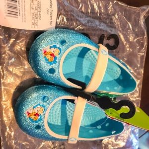 Brand New Frozen Crocs Size 6T